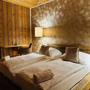 Hotel Nest **